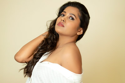 actress-mounika-guntuka-stills