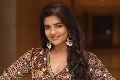 aishwarya-rajesh-stills-at-world-famous-lover-pre-release-event