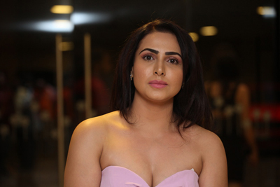 nandini-rai-at-celebrities-at-hair-crush-salon-opening