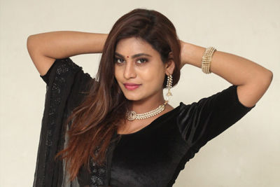 priya-augustin-at-hyderabad-nawabs-2-movie-pre-release