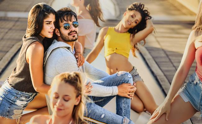 Mr.Majnu First Look Teaser - Stylish and Trendy