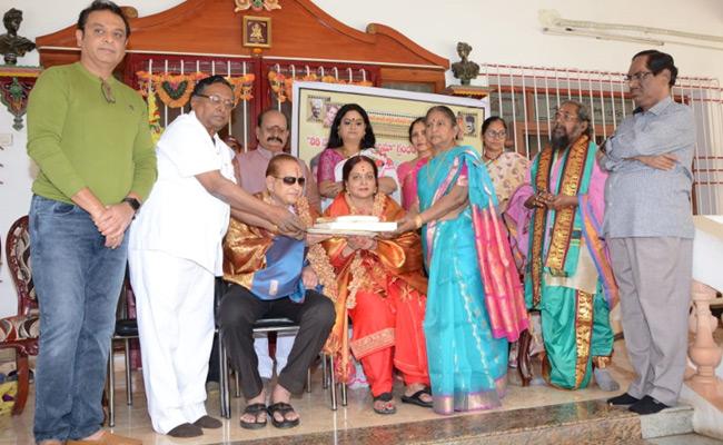 telugu-cinema-grandham-dedicated-to-superstar-couple