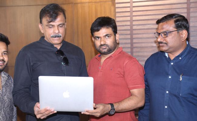 maruthi-launched-popcorn-song-from-sivaranjani