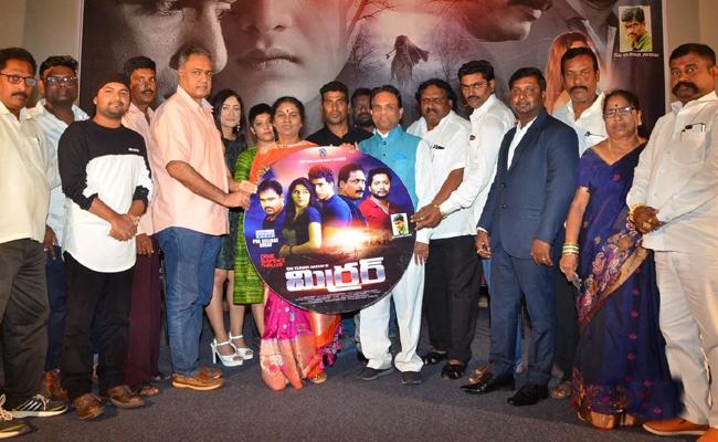 mirror-gives-internal-reflection