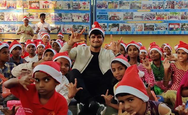 nikhil-celebrates-christmas-with-physically-challenged-kids