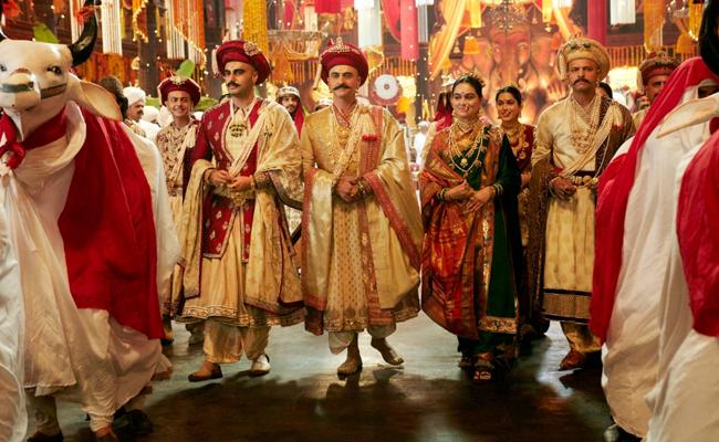 panipats-first-song-whoopping-1300-dancers-defining-opulence-at-its-best