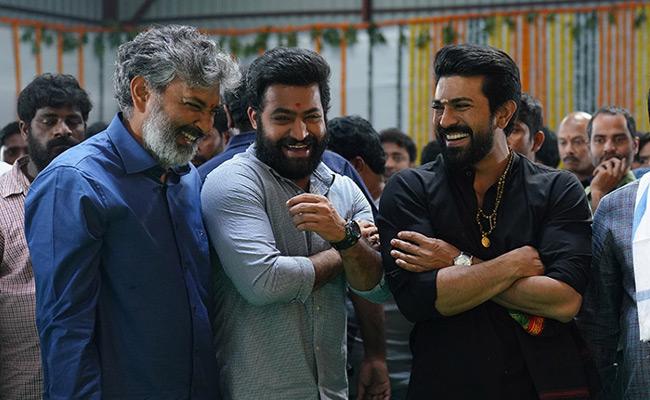 ntr-and-rajamouli-attends-vvr-pre-release